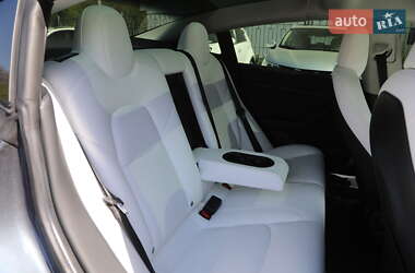 Седан Tesla Model 3 2021 в 