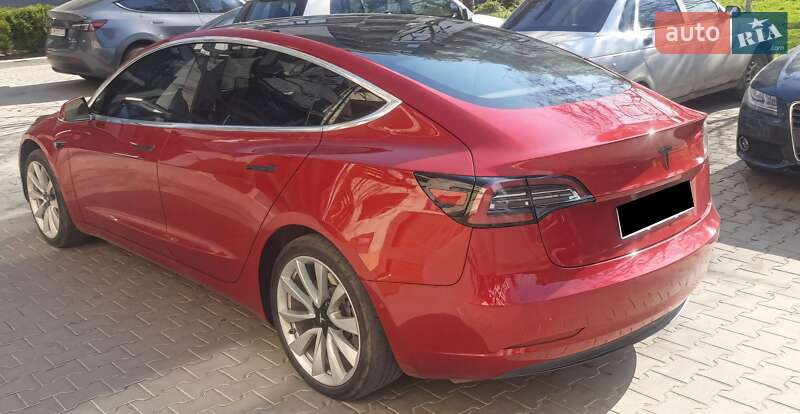 Седан Tesla Model 3 2019 в Ужгороді