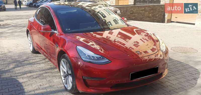 Седан Tesla Model 3 2019 в Ужгороді