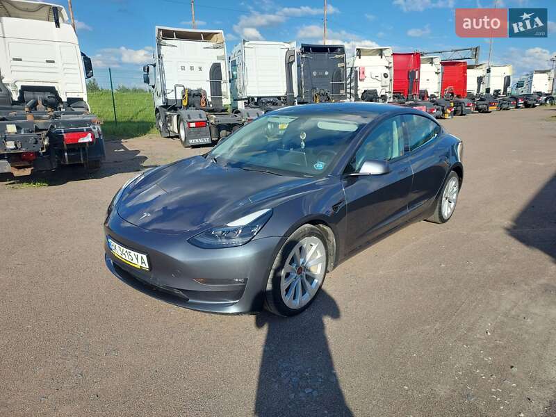 Седан Tesla Model 3 2021 в 