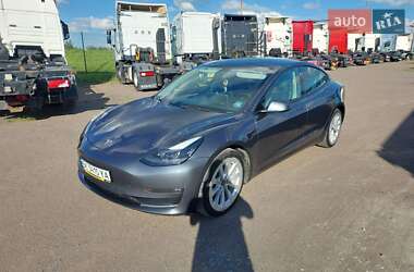 Седан Tesla Model 3 2021 в 