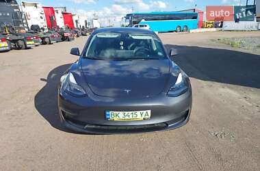 Седан Tesla Model 3 2021 в 