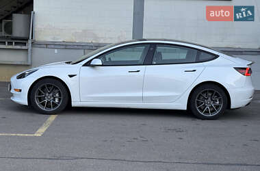 Седан Tesla Model 3 2023 в 
