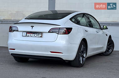 Седан Tesla Model 3 2023 в 