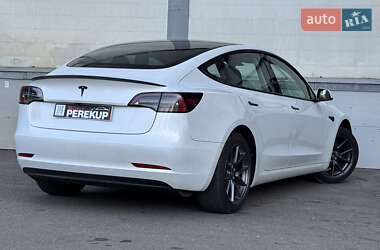 Седан Tesla Model 3 2023 в 