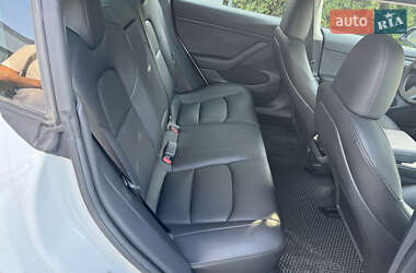 Седан Tesla Model 3 2023 в 