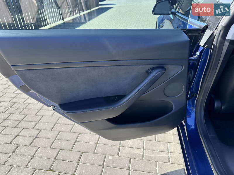 Седан Tesla Model 3 2022 в Львові
