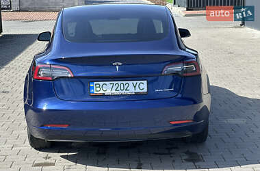 Седан Tesla Model 3 2022 в 