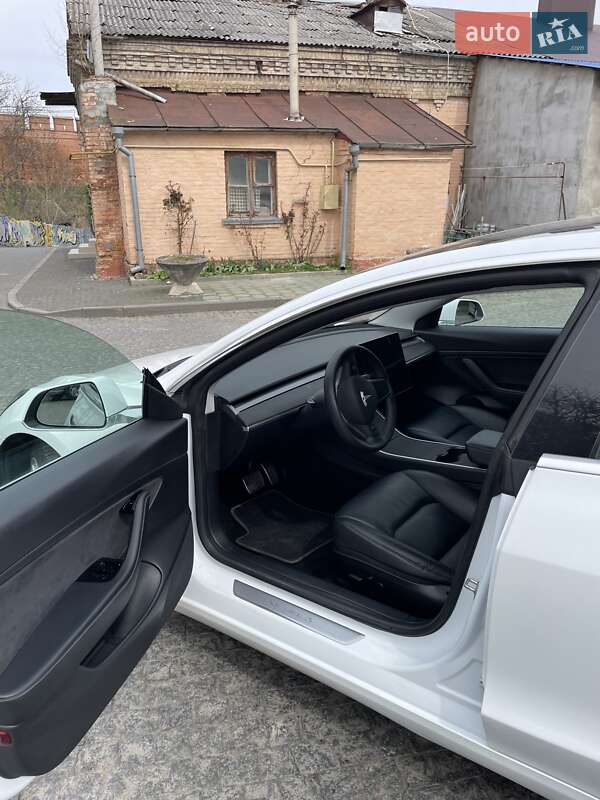 Седан Tesla Model 3 2020 в Луцке