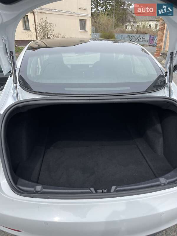 Седан Tesla Model 3 2020 в Луцке