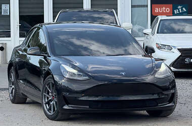 Седан Tesla Model 3 2022 в 