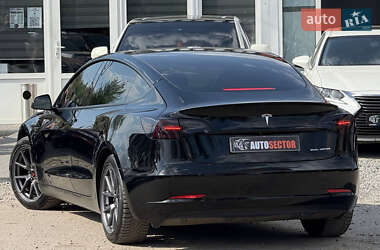 Седан Tesla Model 3 2022 в 