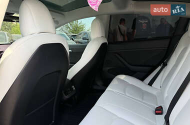 Седан Tesla Model 3 2022 в 