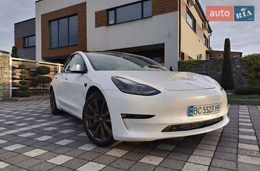Седан Tesla Model 3 2021 в 