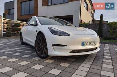 Седан Tesla Model 3 2021 в 
