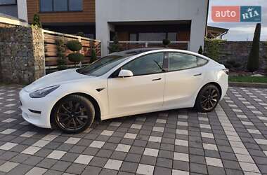 Седан Tesla Model 3 2021 в 
