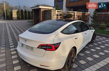 Седан Tesla Model 3 2021 в 