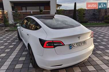 Седан Tesla Model 3 2021 в 