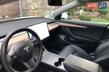 Седан Tesla Model 3 2021 в 