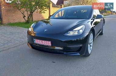 Седан Tesla Model 3 2023 в 