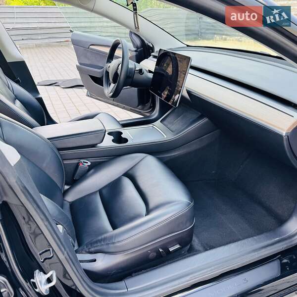 Седан Tesla Model 3 2021 в Виннице