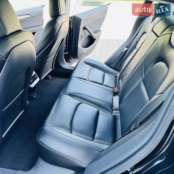 Седан Tesla Model 3 2021 в Виннице