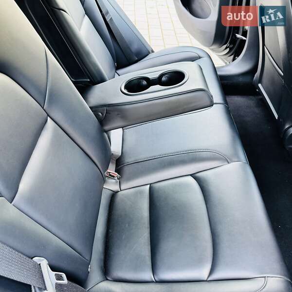 Седан Tesla Model 3 2021 в Виннице