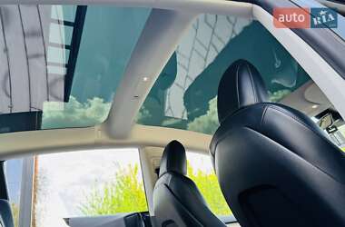 Седан Tesla Model 3 2021 в 