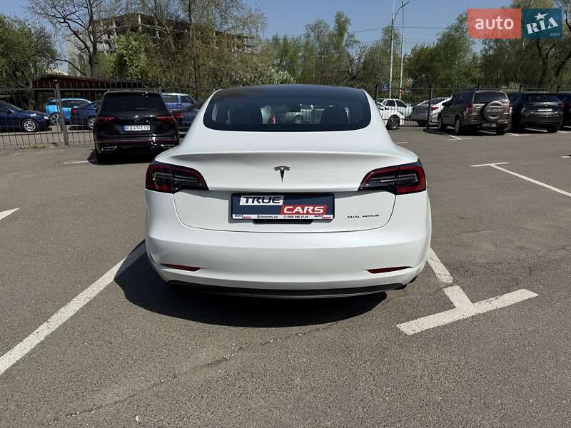 Седан Tesla Model 3 2019 в Киеве