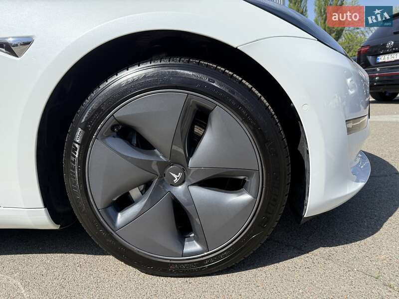Седан Tesla Model 3 2019 в Киеве