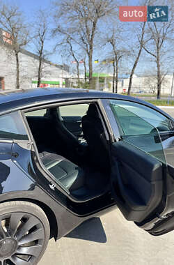 Седан Tesla Model 3 2023 в 
