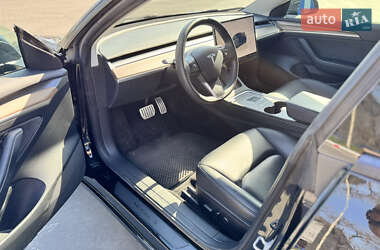 Седан Tesla Model 3 2023 в 
