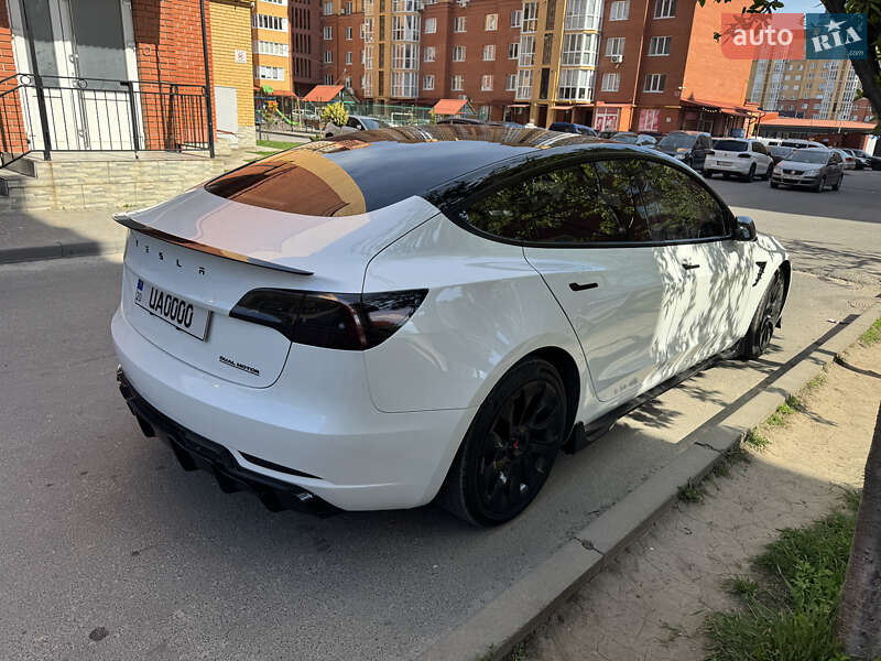 Седан Tesla Model 3 2023 в Тернополе