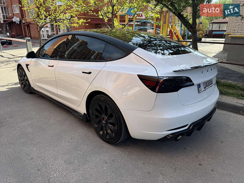 Седан Tesla Model 3 2023 в Тернополе