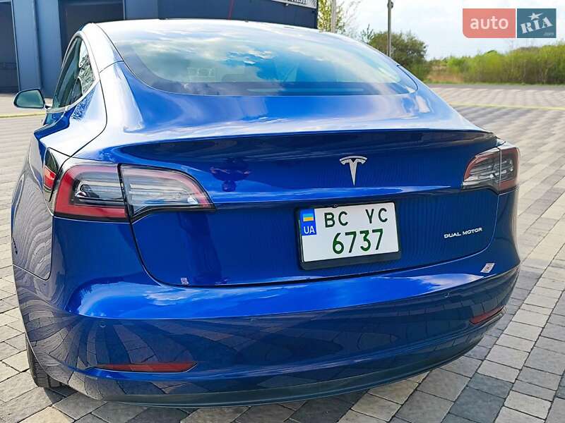 Седан Tesla Model 3 2019 в Львові