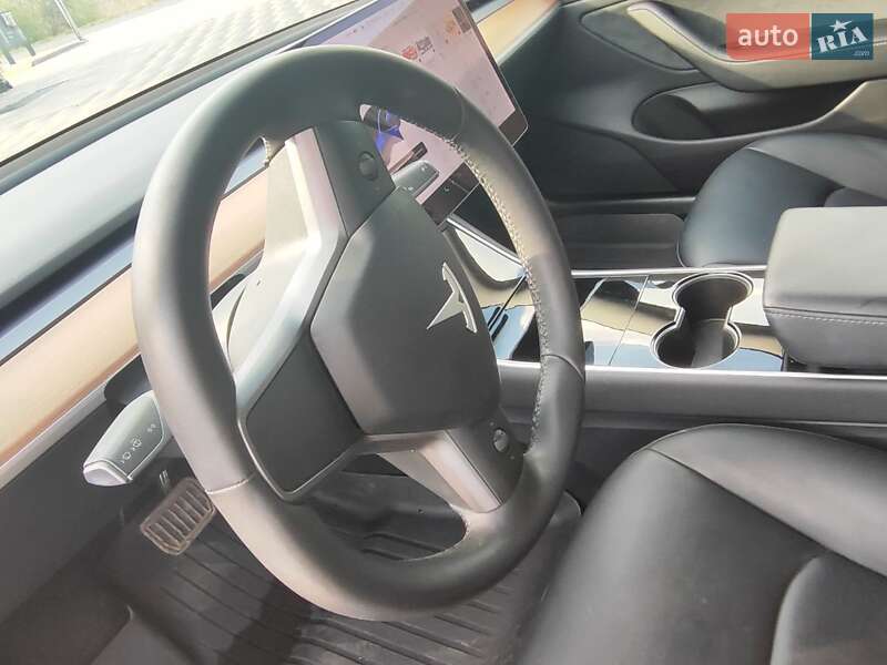 Седан Tesla Model 3 2019 в Львові