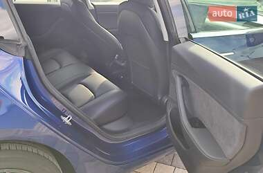 Седан Tesla Model 3 2019 в 