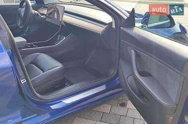 Седан Tesla Model 3 2019 в 