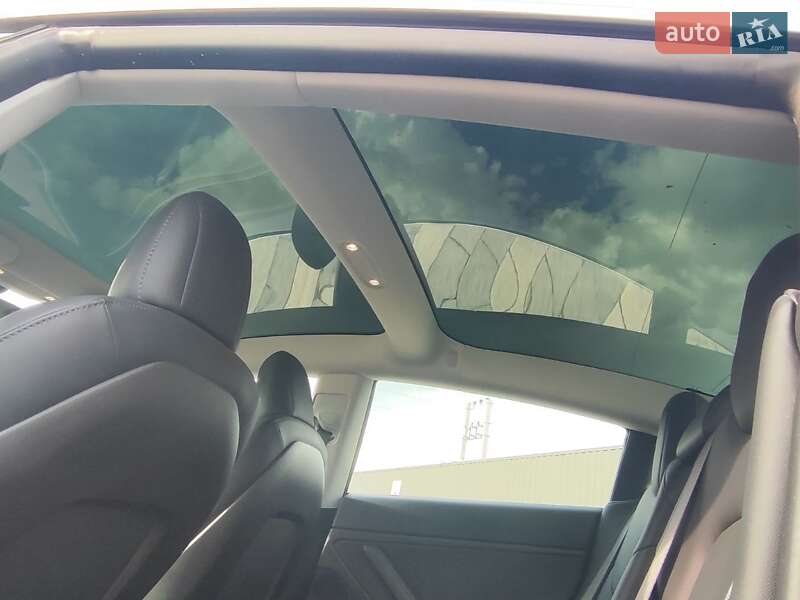 Седан Tesla Model 3 2019 в Львові