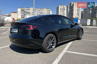Седан Tesla Model 3 2021 в 