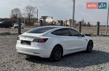 Седан Tesla Model 3 2020 в 