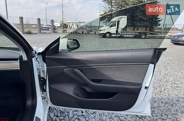 Седан Tesla Model 3 2020 в 
