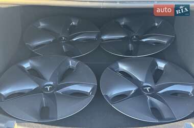 Седан Tesla Model 3 2020 в 