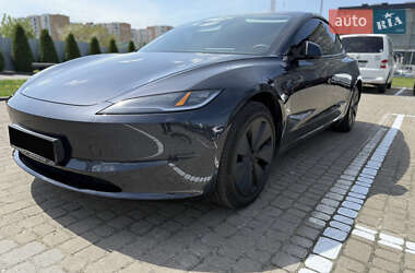 Седан Tesla Model 3 2024 в 