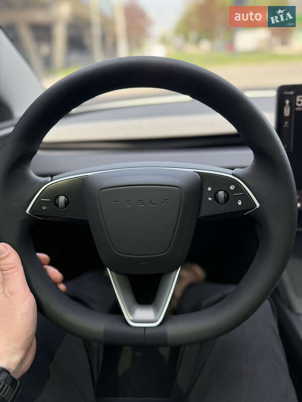 Седан Tesla Model 3 2024 в Львове