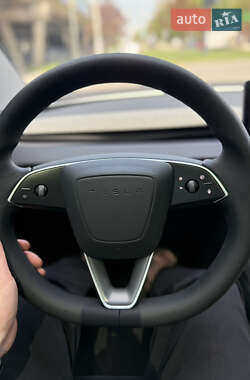 Седан Tesla Model 3 2024 в 