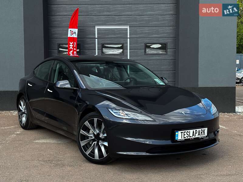 Седан Tesla Model 3 2024 в 