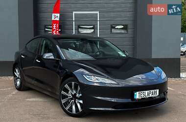 Седан Tesla Model 3 2024 в 