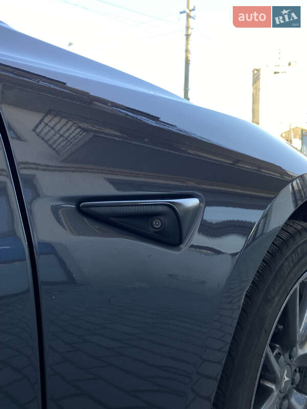 Седан Tesla Model 3 2021 в Кременце