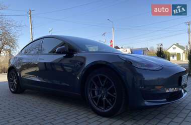 Седан Tesla Model 3 2021 в Кременце Седан Tesla Model 3 2021 в Кременце